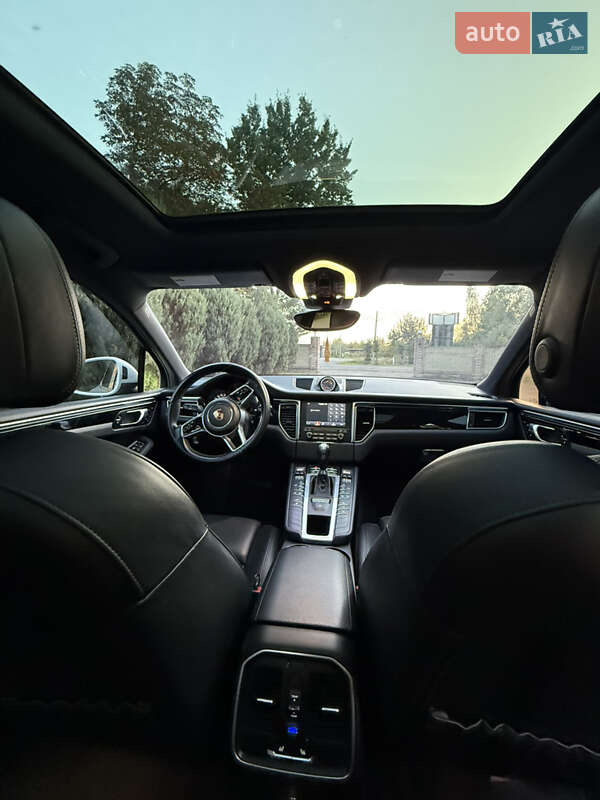 Внедорожник / Кроссовер Porsche Macan 2016 в Киеве