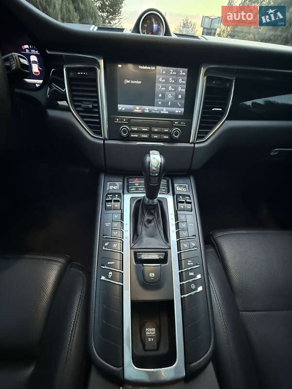 Внедорожник / Кроссовер Porsche Macan 2016 в Киеве