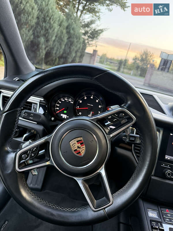Внедорожник / Кроссовер Porsche Macan 2016 в Киеве