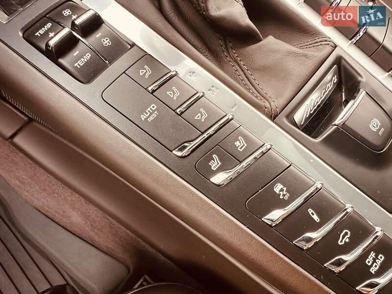 Внедорожник / Кроссовер Porsche Macan 2018 в Киеве