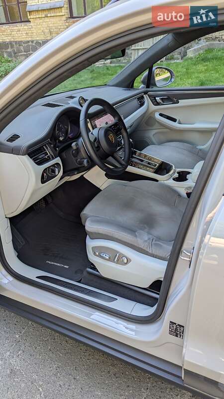 Внедорожник / Кроссовер Porsche Macan 2022 в Киеве