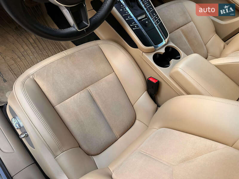 Внедорожник / Кроссовер Porsche Macan 2017 в Киеве