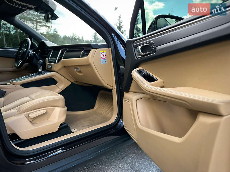 Внедорожник / Кроссовер Porsche Macan 2017 в Киеве