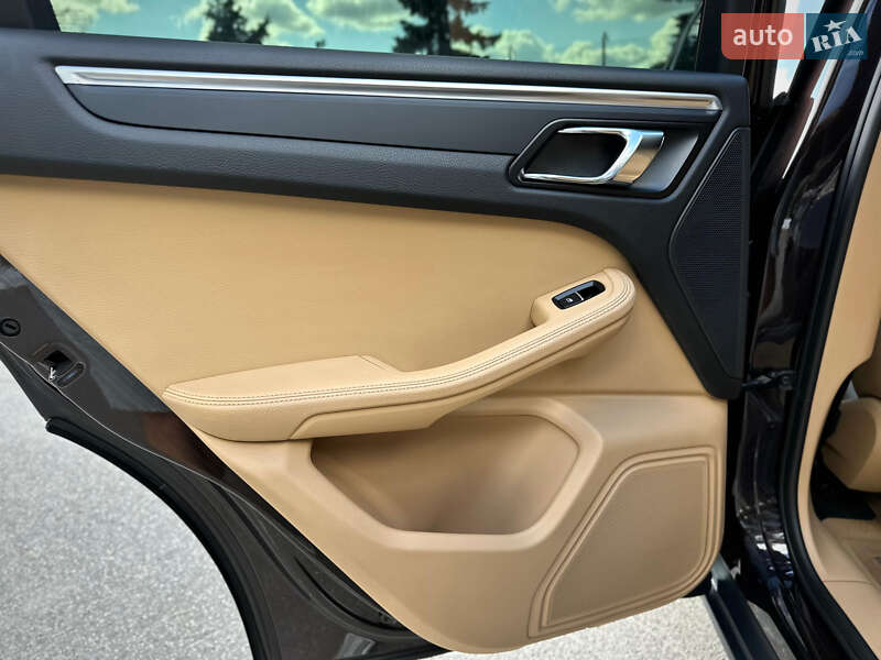 Внедорожник / Кроссовер Porsche Macan 2017 в Киеве