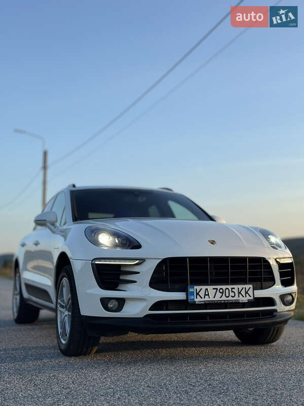 Внедорожник / Кроссовер Porsche Macan 2015 в Новоднестровске