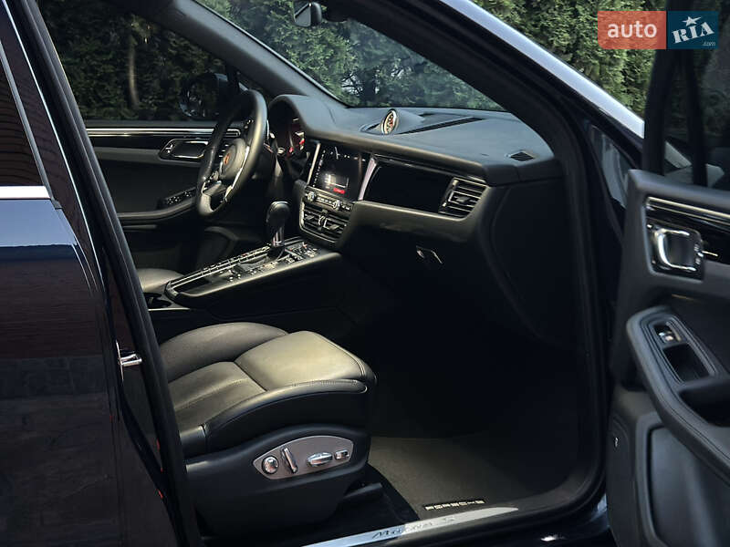 Внедорожник / Кроссовер Porsche Macan 2021 в Киеве