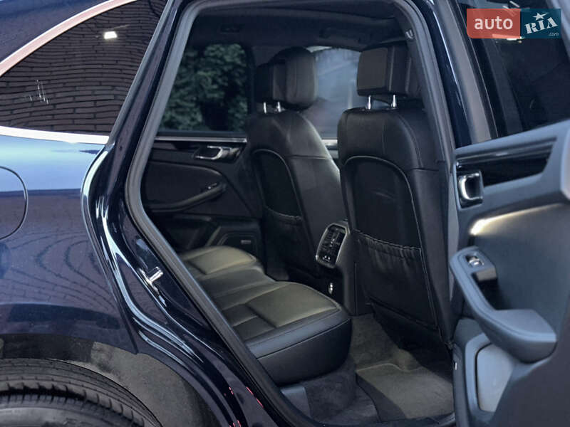 Внедорожник / Кроссовер Porsche Macan 2021 в Киеве