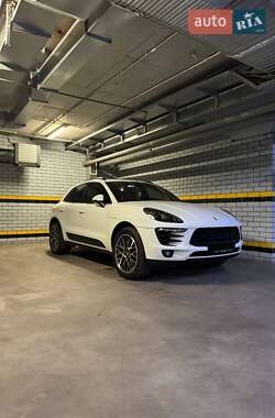 Внедорожник / Кроссовер Porsche Macan 2016 в 