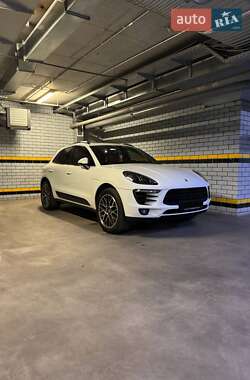 Внедорожник / Кроссовер Porsche Macan 2016 в 