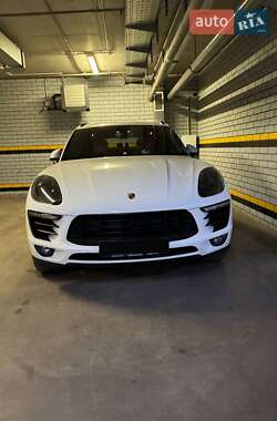 Внедорожник / Кроссовер Porsche Macan 2016 в 