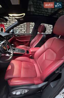 Внедорожник / Кроссовер Porsche Macan 2016 в 
