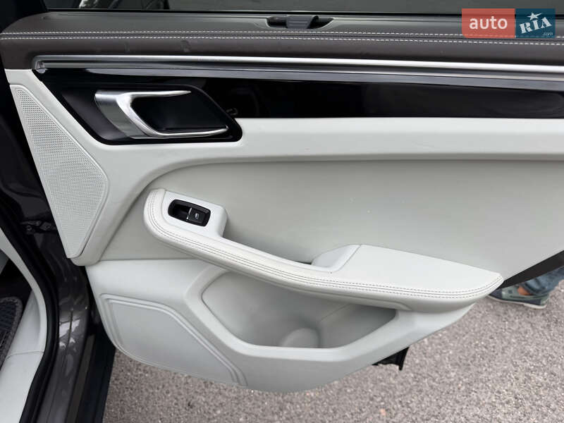 Внедорожник / Кроссовер Porsche Macan 2015 в Одессе