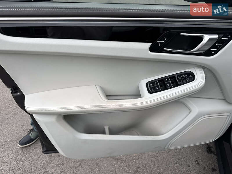 Внедорожник / Кроссовер Porsche Macan 2015 в Одессе