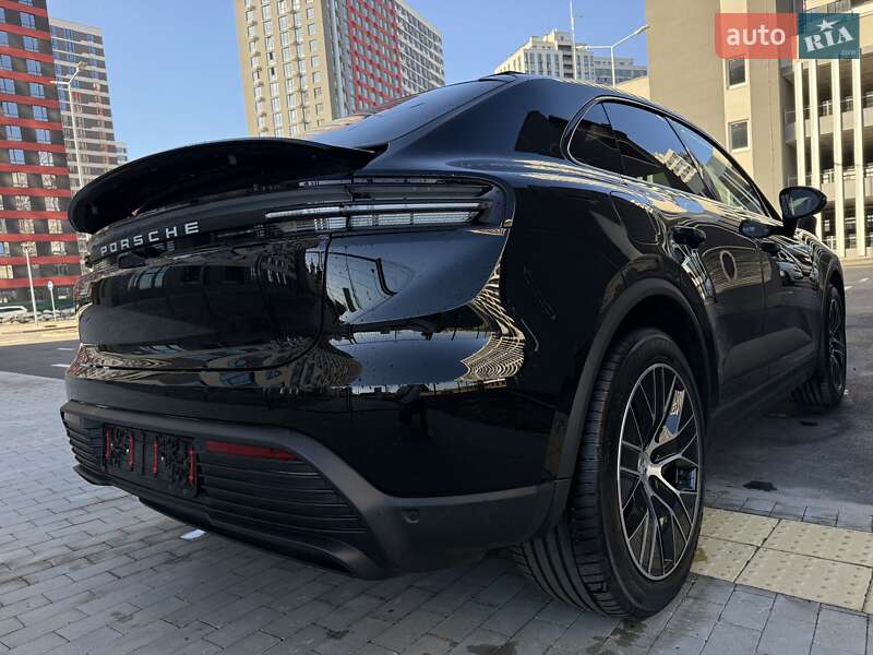 Внедорожник / Кроссовер Porsche Macan 2024 в Киеве