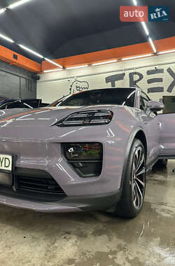 Позашляховик / Кросовер Porsche Macan 2024 в 
