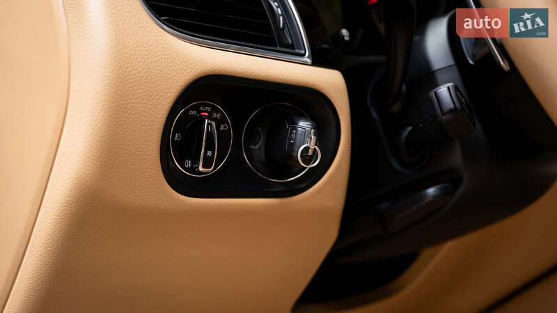 Внедорожник / Кроссовер Porsche Macan 2015 в Львове