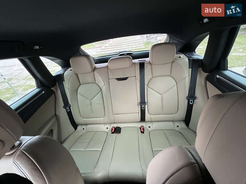 Внедорожник / Кроссовер Porsche Macan 2019 в Киеве