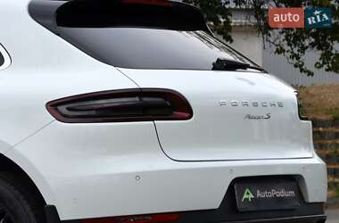 Позашляховик / Кросовер Porsche Macan 2015 в 