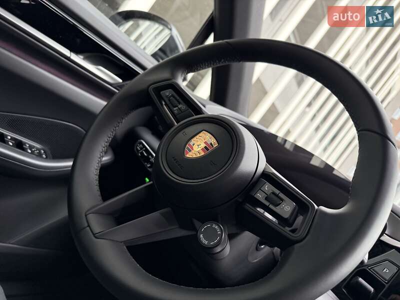 Позашляховик / Кросовер Porsche Macan 2024 в Києві