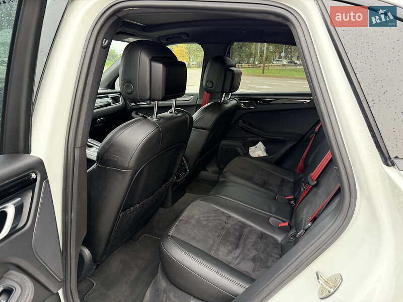 Внедорожник / Кроссовер Porsche Macan 2016 в Киеве