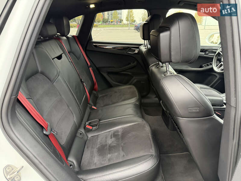 Внедорожник / Кроссовер Porsche Macan 2016 в Киеве