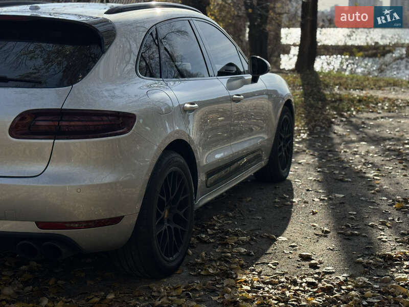 Позашляховик / Кросовер Porsche Macan 2016 в Києві