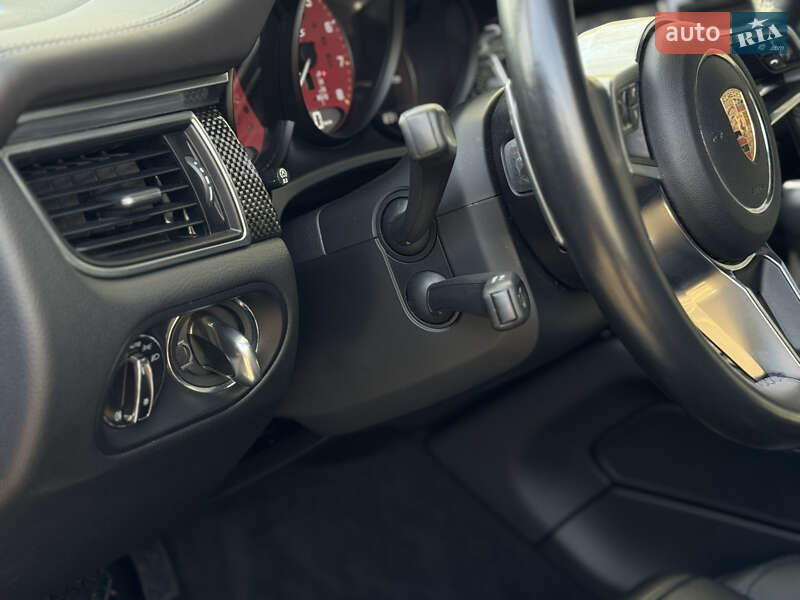 Позашляховик / Кросовер Porsche Macan 2016 в Києві