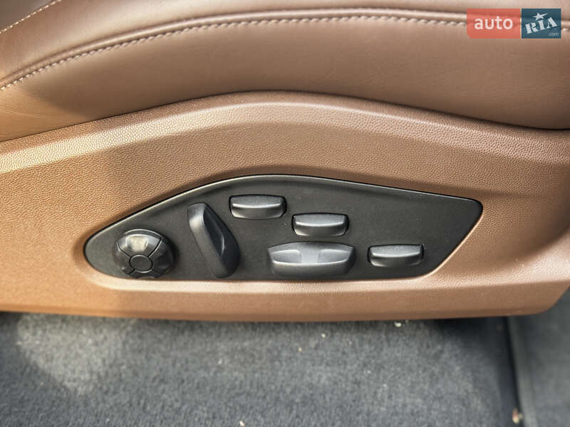 Позашляховик / Кросовер Porsche Macan 2024 в Києві