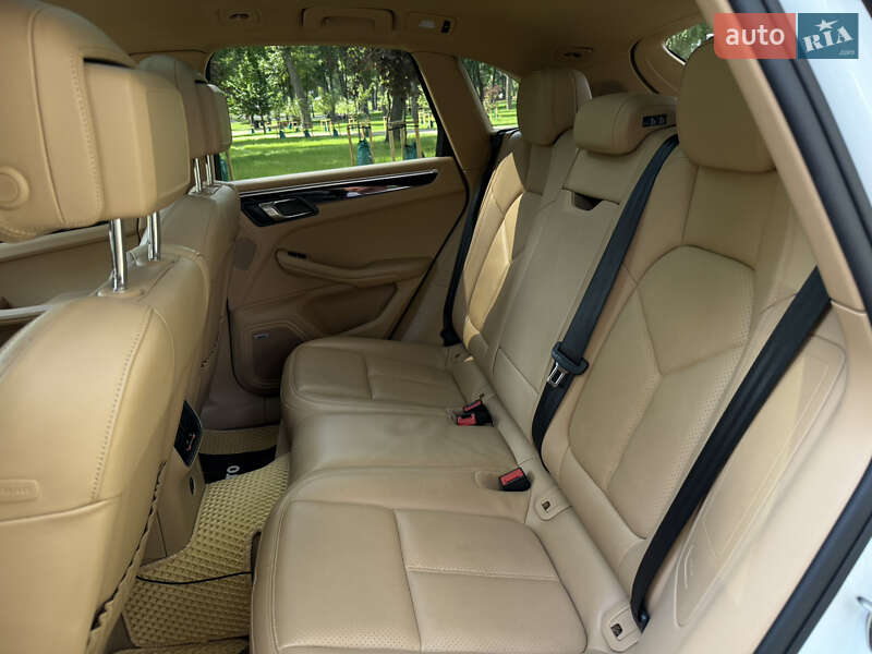 Внедорожник / Кроссовер Porsche Macan 2016 в Черкассах