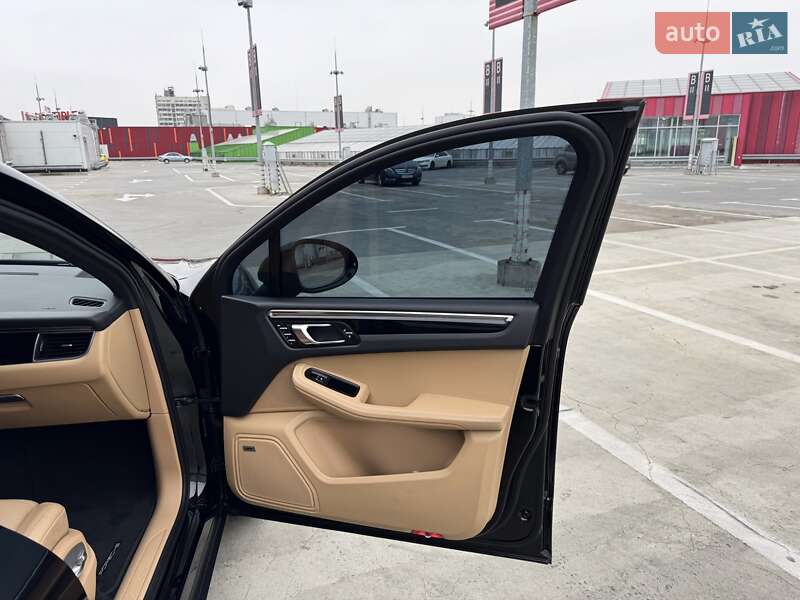 Внедорожник / Кроссовер Porsche Macan 2018 в Киеве