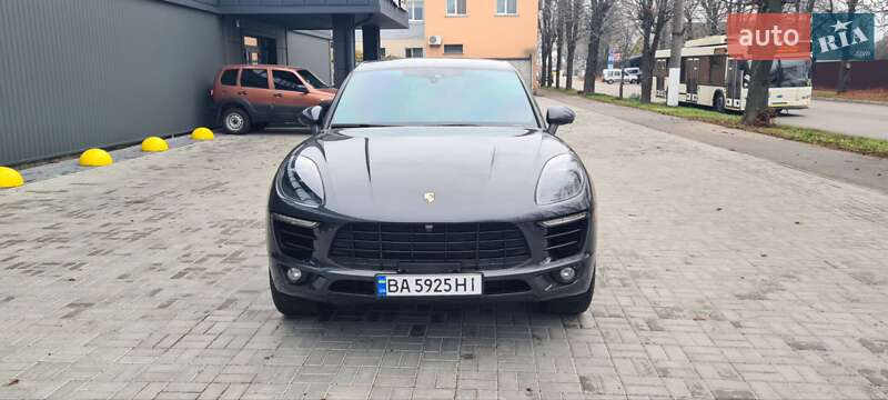 Позашляховик / Кросовер Porsche Macan 2016 в Кропивницькому