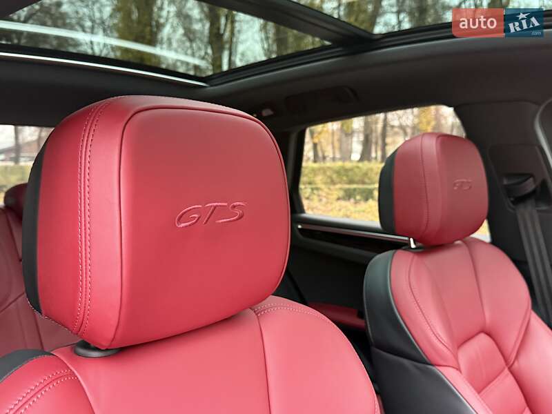 Позашляховик / Кросовер Porsche Macan 2022 в Києві