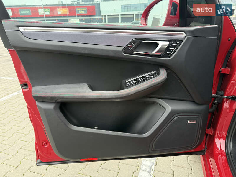 Внедорожник / Кроссовер Porsche Macan 2016 в Киеве фото 12 Внедорожник / Кроссовер Porsche Macan 2016 в Киеве