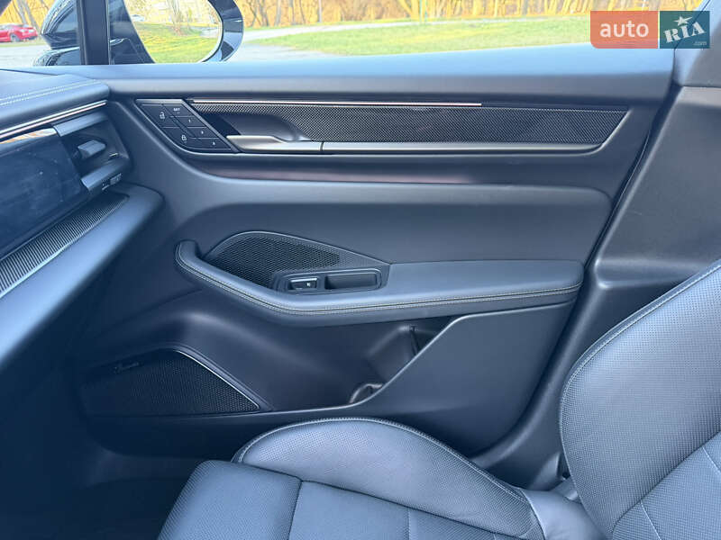 Внедорожник / Кроссовер Porsche Macan 2025 в Львове