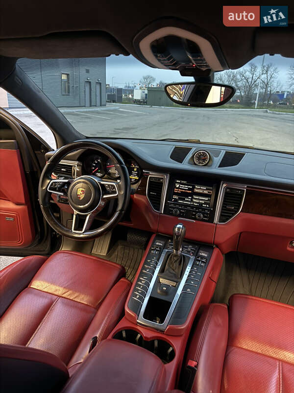 Позашляховик / Кросовер Porsche Macan 2014 в Дніпрі