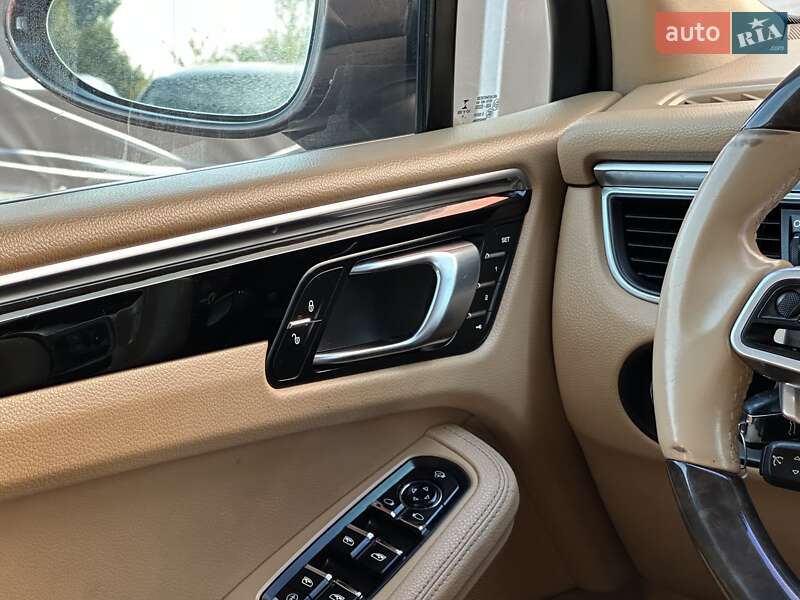 Позашляховик / Кросовер Porsche Macan 2015 в Львові