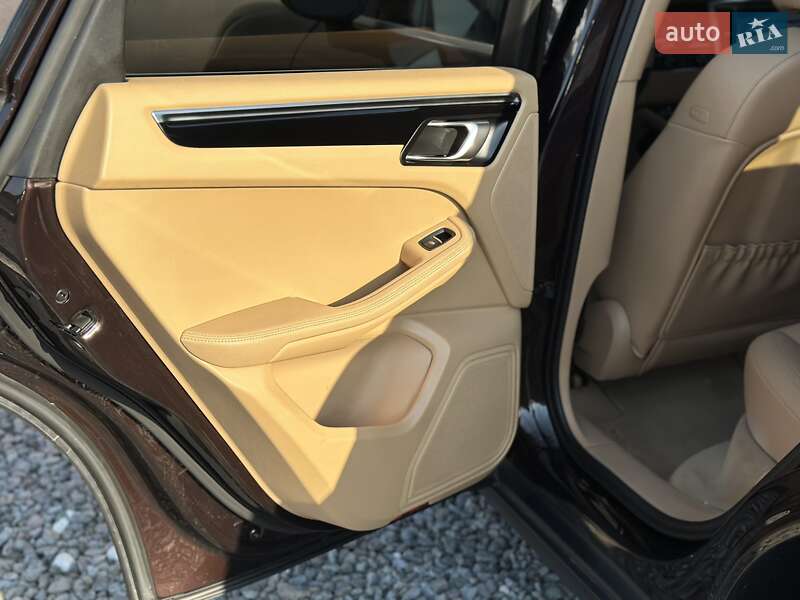 Позашляховик / Кросовер Porsche Macan 2015 в Львові