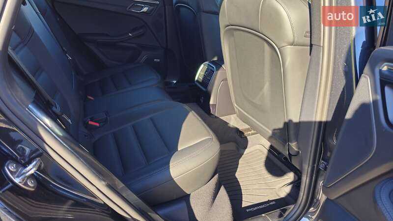Позашляховик / Кросовер Porsche Macan 2021 в Сумах