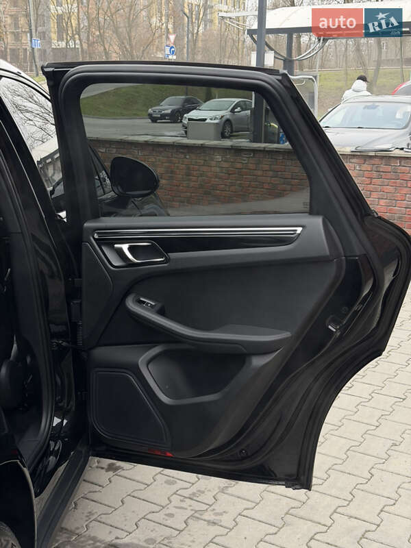 Позашляховик / Кросовер Porsche Macan 2015 в Хмельницькому