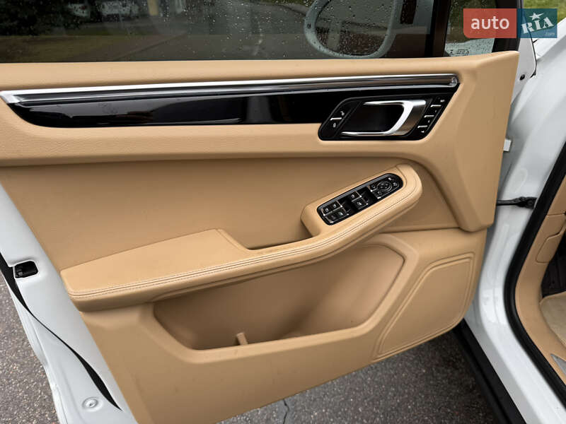 Внедорожник / Кроссовер Porsche Macan 2016 в Киеве