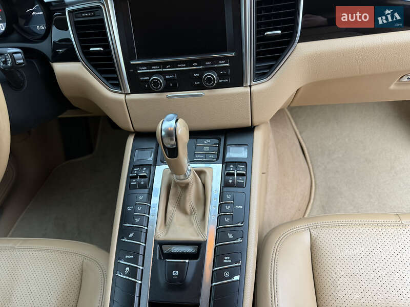 Внедорожник / Кроссовер Porsche Macan 2016 в Киеве