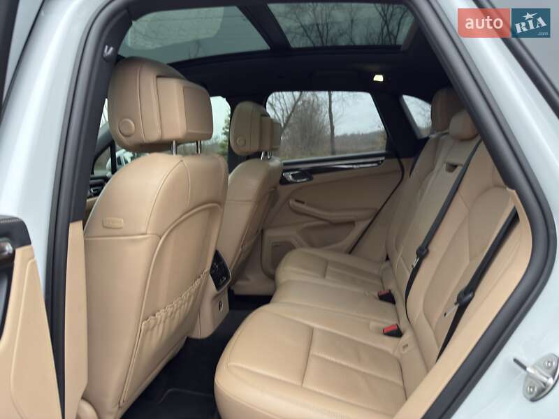 Позашляховик / Кросовер Porsche Macan 2021 в Києві