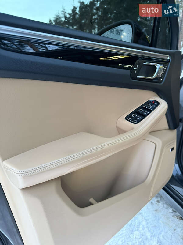 Внедорожник / Кроссовер Porsche Macan 2016 в Киеве