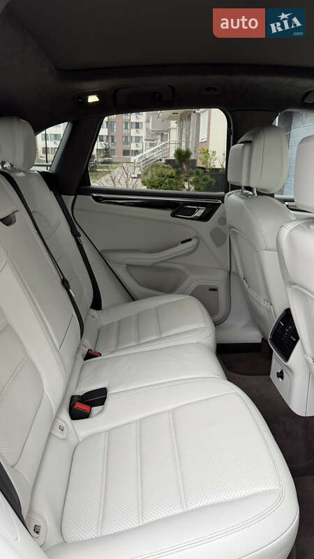 Внедорожник / Кроссовер Porsche Macan 2015 в Черновцах