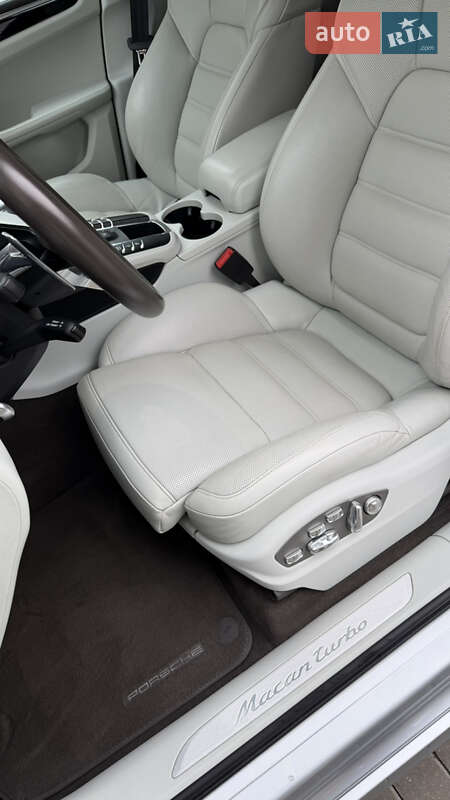 Внедорожник / Кроссовер Porsche Macan 2015 в Черновцах