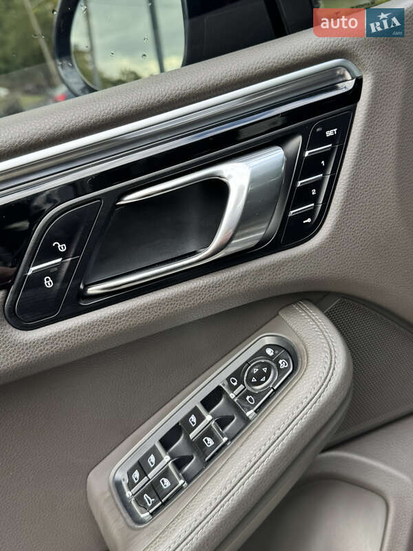 Внедорожник / Кроссовер Porsche Macan 2015 в Полтаве