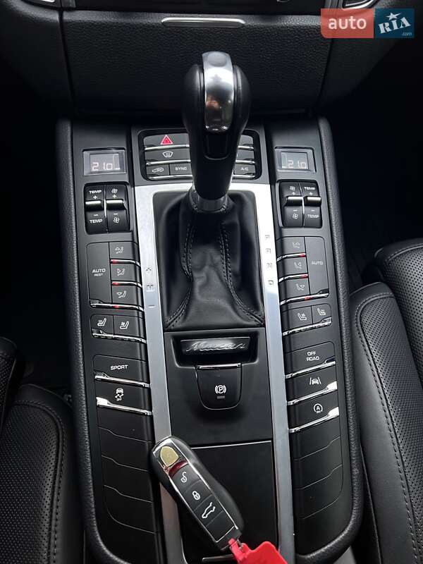 Внедорожник / Кроссовер Porsche Macan 2016 в Киеве