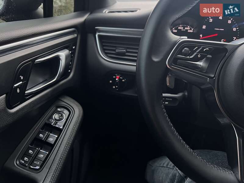 Внедорожник / Кроссовер Porsche Macan 2016 в Киеве