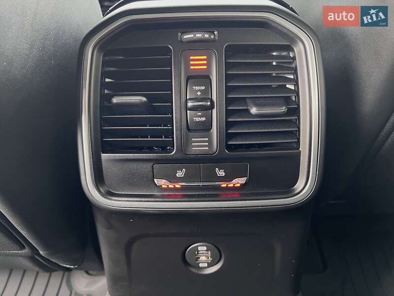 Внедорожник / Кроссовер Porsche Macan 2016 в Киеве