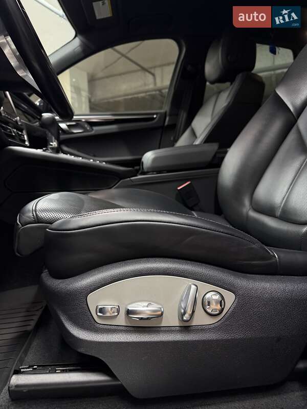 Внедорожник / Кроссовер Porsche Macan 2021 в Киеве